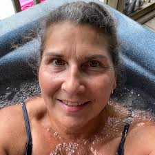 Stopping corgi puppy from escaping cage?