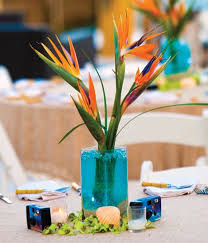Simple Bird Of Paradise Flower Arrangement Centerpiece Bird Of Paradise Wedding Tropical Wedding Flowers Low Centerpieces