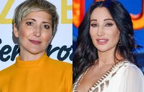 Plotkowano o ich konflikcie, a tu takie słowa Magdy Steczkowskiej. Nagle  wyznała o siostrze  https://www.pomponik.pl/plotki/news-plotkowano-o-ich-konflikcie-a-tu-takie-slowa-magdy-steczkows,nId,7964998