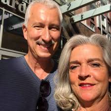 Is there a narrow zipper foot attachment for Janome memory craft 6600?