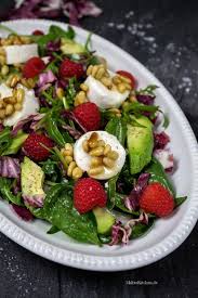 Gemischter Blattsalat Mit Avocado Ziegenfrischkase Himbeeren Rezept Gemischte Blattsalate Leckere Salate Blattsalat