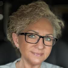 Can someone create a fake photo of two sisters together?