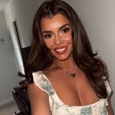 Alyssa Mcfarlane's Instagram, Twitter & Facebook