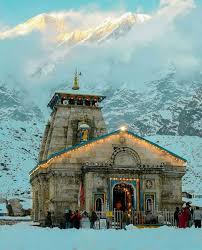 Kedarnath temple lies in the foothills of the himalayan range at an altitude of 3600m above sea level, near the mouth of the mandakini river in kedarnath, uttarakhand. Kedarnath Temple India Pics
