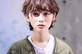 ネオウルフ は涼し気な襟足が夏にぴったり 試したい最新ヘアスタイル キナリノ レディース パーマヘア ショート パーマ アジア人 ショートヘア