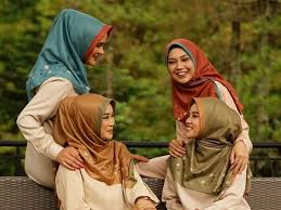 Di lain kesempatan kami akan membahas cara penulisan proposal kerudung rawis dan cara membuat proposal aksesoris hijab, beserta contoh proposal usaha online shop hijab dan kalian juga bisa belajar tentang pembuatan proposal pkm kewirausahaan hijab. Peluang Bisnis Hijab 4 In 1 Berikut Perhitungan Bisnisnya Entrepreneur Bisnis Com