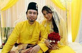 Ni antara 6 selebriti yang berkahwin dengan kerabat diraja. Pelamin Warna Kuning Louiswolfe2 S Blog