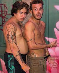 Dias atrás o humorista whindersson nunes publicou uma foto. Whindersson Nunes Tem Passado Revelado E Amigo Entrega Significado De Tatuagem Tv Foco