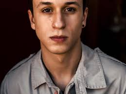 Der alterungsprozess lässt die schöne straffe haut lockerer werden ,da die bänder unter den augen , die dafür sorgen das. Augenringe Entfernen Kosten Risiken Behandlung Mooci