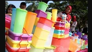 Lihat profil orang bernama jual tupperware murah. Stop Buang Tupperware Bekas Segini Tingginya Nilai Harga Jual Kembali Blog Tribunjualbeli Com