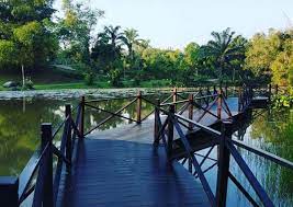 Bagi yang sukakan permainan air, bolehlah mencuba gelongsor air berbukit di sini yang dikategorikan sebagai gelongsor terpanjang di. Tempat Menarik Di Shah Alam Yang Terkini 2021 Paling Cantik