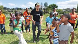 United states fund for unicef charitywatch's rating of united states fund for unicef also includes the entities consolidated in the. Orlando Bloom Gives The Shirt Off His Back For Charity Variety