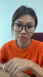 比我有钱的老板都没有50千的包包😅酸我的人都是驾myvi & Proton Saga & motor而已😅 哨牙说你走凸是对的🤣