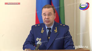Генпрокурор россии юрий чайка, приехавший сегодня в дагестан в рамках рабочей поездки, представил коллективу надзорного ведомства республики нового прокурора дениса попова. Prokuror Dagestana Denis Popov Provel Vstrechu S Sovetom Starejshin Respubliki Youtube