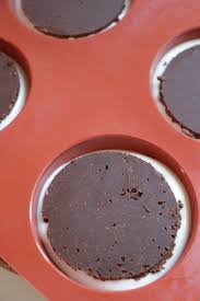 Domes Noix De Coco Chocolat Entremet L Recette Olivia Patisse Recette Noix De Coco Mousse Noix De Coco Desserts A L Assiette