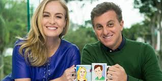 Em entrevista à publicação, o casal falou sobre a relação, os filhos, e como concilia as carreiras com o casamento. Apos 17 Anos Angelica Expoe Fim Com Huck E Confirma Momentos Tristes