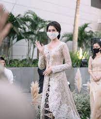 Inspirasi Wedding Look Untuk Pernikahan New Normal Pengantin Wanita Pakaian Pernikahan Gaun Pengantin Sederhana