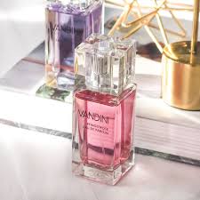 The vandini firming range with lotus blossom water, green coffee and shape optimiser formula with caffeine and algae improves the elasticity of the skin. Nutri Eau De Parfum Arganol Duft Korperpflege