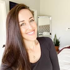 Amelia Cantrell's Instagram, Twitter & Facebook