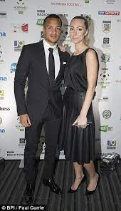 Sandy and her family moved to america from australia, after summer vacation. Sergio Aguero Scoops Player Of The Year At North West Football Awards As Phil Jagielka Wins Goal Of The Season Daily Mail Online
