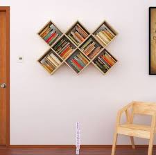 Idei De Rafturi Moderne Si Sofisticate Pentru Biblioteca De Acasa Te Ai Plictisit De Imaginea Cartil Muebles Para Libros Libreros De Madera Libreros De Pared