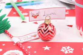 Dernier jour de la semaine (et pour beaucoup dernier jour avant les vacances de noël, youpi ! 4 Modeles D Etiquettes De Noel Pour Vos Pailles Et Marque Place Mesa Bella Blog