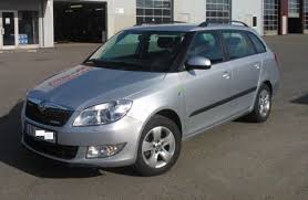 Nová škoda fabia combi je velmi sympatické auto, u kterého mistr kabaň výborně začaroval s vnějším designem. Skoda Fabia Combi 1 2 Tdi Greenline 2011 17 Review