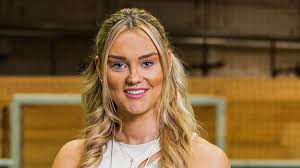 „Gerne ein bisschen autoritär“: Anna aus Hamm kämpft bei „Die Bachelors“  (RTL) um zwei Männer