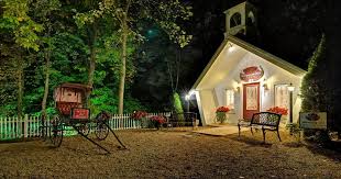 The stunning wedding venue is nestled among tennessee's famous smoky mountains, offering all of the spectacular views and wow factors of a luxury escape in the mountains. A Look At The 6 Best Wedding Chapels In Gatlinburg Ranked
