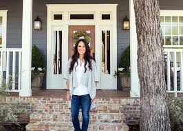 Click here to see the best living rooms by joanna gaines. Joanna Gaines Worked Her Magic On This Once Derelict Craftsman Home Loveproperty Com