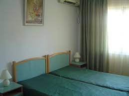 Hotel petrolul 3 stele este amplasat in centrul statiunii eforie nord, la aproximativ 500 de metri de plaja. Hotel Petrolul Eforie Nord