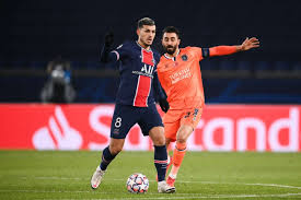 Antes de tudo, este jogo ao vivo não terá transmissão em nenhum canal de tv aberta ou fechada. Uefa Confirma Que Restante Do Jogo Entre Psg E Istambul Basaksehir Sera Realizado Nesta Quarta Feira Lance