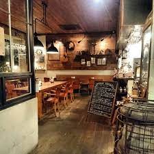 大阪にある バードカフェ bird coffee はtruckという全てオリジナルの家具屋さんに併設しています 料理を待っている間にでも家具見ているだけで楽しめるそう birdライス や有名パン屋さんが手掛けたドーナツがおすすめ レストランのインテリアデザイン