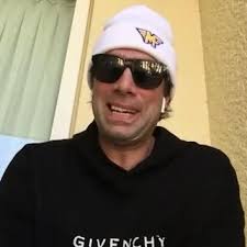 Wyatt Henderson (@WyattHenderson_)