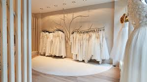 So gibt es kleider mit einer kleinen menge spitze, aber auch hochzeitskleider, die komplett mit diesem stilvollen und. 11 Laden In Munchen In Denen Ihr Schone Brautkleider Kaufen Konnt Mit Vergnugen Munchen