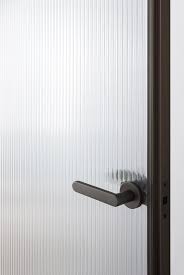 Porte Poussante Affleurante En Cristal Aladin Duo Swing Plain By Glas Italia Design Piero Lissoni Verre Arme Interieurs D Hotel Portes Vitrees Interieures