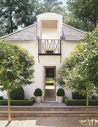 It is a cream with subtle undertones. The White House My Favorite Exterior Paint Combinations La Dolce Vita