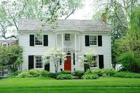 Maybe you would like to learn more about one of these? Vetrate Persiane Red Door House White House Black Shutters House Exterior