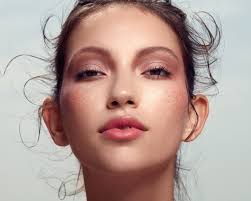 Edna Rocha Zvang : r/UnpiercedCelebEars