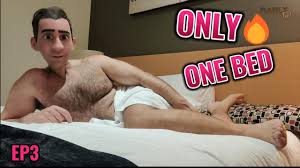 PADRASTRO GAY PAPÁ - SOLO UNA CAMA - TODO SOLO EN MI HOTEL CON MI PADRASTRO  CALIENTE QUIERO SER FOLLADA POR MAL