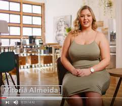 34 in / 86 cm hips size: Vitoria Almedia Agt Plus Size Models Curvage