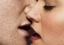 Scientists Say There S A Right Way To Kiss Cold Sores Remedies Kiss Kissing Lips