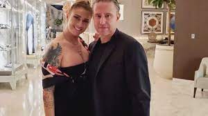 As a footballer, he played among others for steaua bucharest and romanian representative. LaurenÈ›iu Reghecampf A Plecat Din Romania Care Este Motivul È™i Cine Se AflÄƒ Cu El Capital