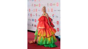 Vesta lugg responde a críticas por tamaño de su busto. Di Mondo Y Vesta Lugg Lideraron Los Looks Mas Comentados De La Gala Del Festival De Vina 2019 Emol Com