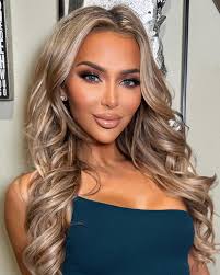 🦋🦋 Let's Glam! I'm back in LA #MADRIDGLOW💖💄 . Serum @embryolisseusa  Lait-creme @embryolisseusa Eye contour eye @embryolisseusa . Foundation 250  @hauslabs 160 concealer @makeupbymario Bronzer