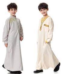 Jika dulunya model baju anak laki laki hanya satu jenis saja, namun hari ini banyak sekali model pakaian muslim untuk anak laki laki. Baju Gamis Anak Laki Laki Model Baju Trend 2019