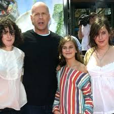 This is the official facebook page of walter bruce willis. Die Tochter Von Schauspieler Bruce Willis Tallulah Und Sohn Von Gouverneur Schwarzenegger Patrick Sollen Ein Paar Sein Welt