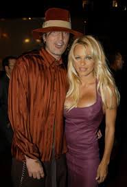 As you've probably worked out already, the series will focus on baywatch star pamela anderson and mötley crüe drummer tommy lee's relationship. Pin On Famous Folk S Tie The Knot