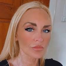 Victoria Barrow's Instagram, Twitter & Facebook