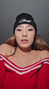 Skye Mills's Instagram, Twitter & Facebook